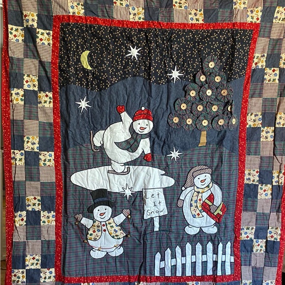 Other - Cute vintage frosty and friends throw quilt